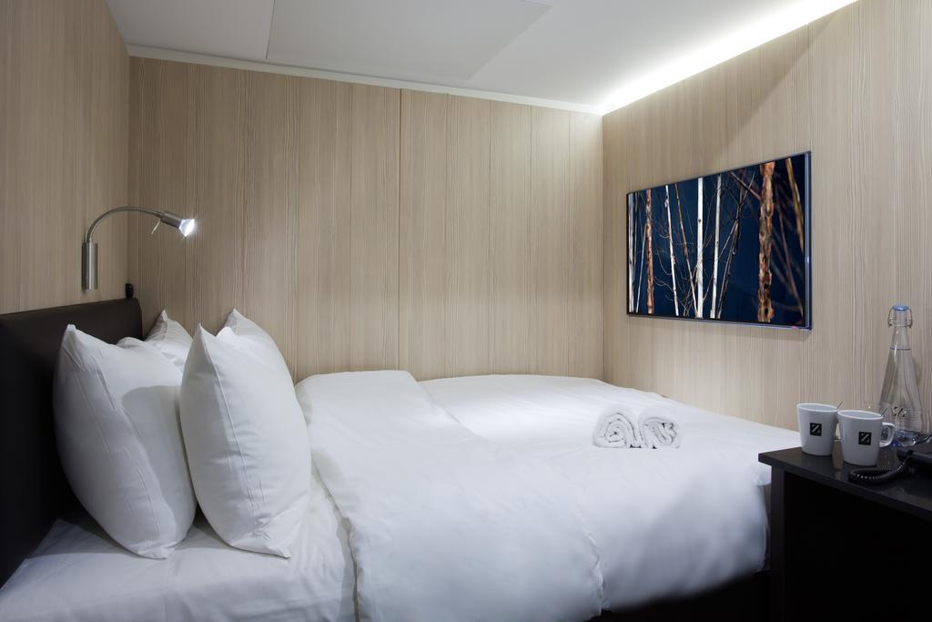 The Z Hotel Soho Лондон Экстерьер фото